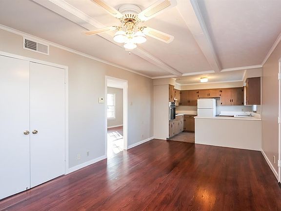 2nd image of 716 Sherwood Dr