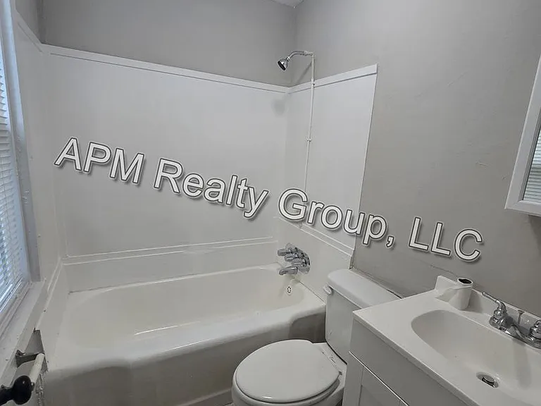 1215 King St — Photo 12