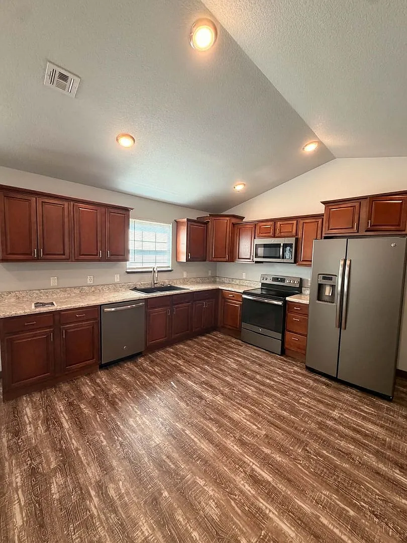 Beautiful 3BR/2BA Home in Joplin, MO! — Photo 4