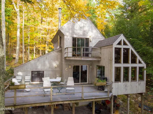 3 Lakeside Ave, Monterey, MA 01245