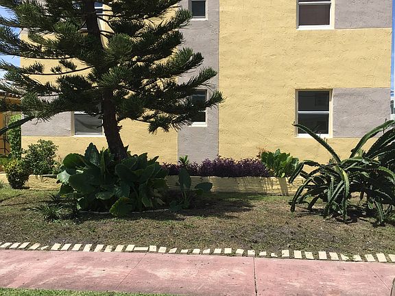 2nd image of 1945 Bay Dr APT 2
