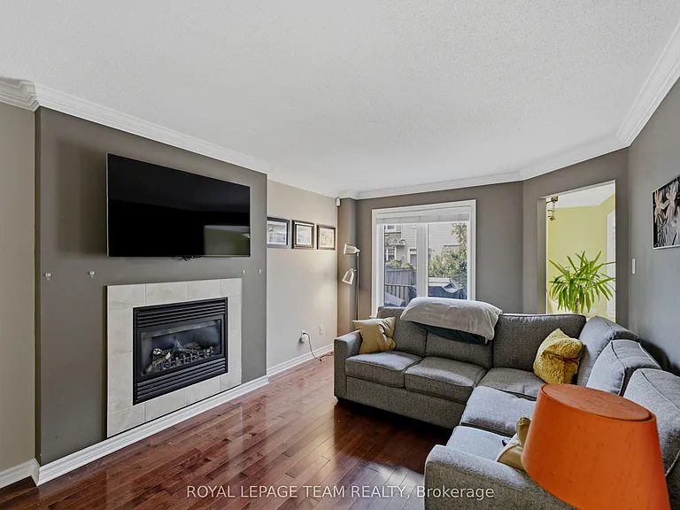 216 Horseshoe Cres — Photo 32