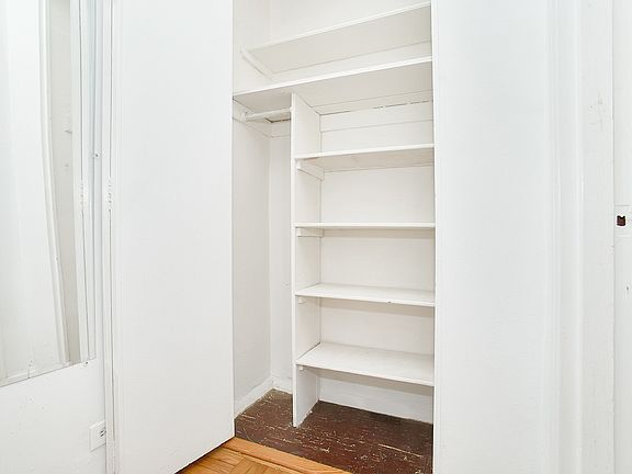 5th image of 350 E 52nd St APT 12A