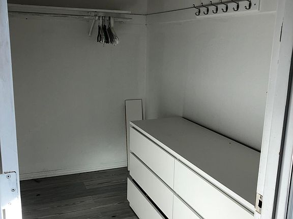 5th image of 411 Patricia Ave