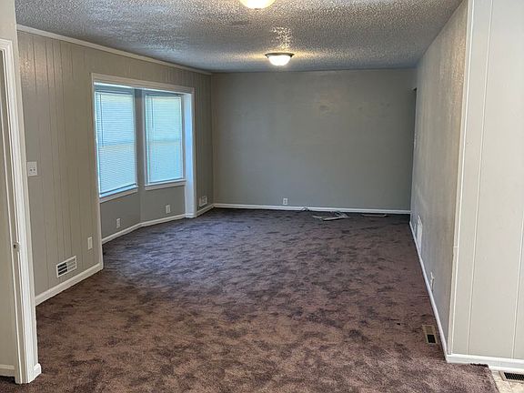 3rd image of 10811 Cambridge Ave