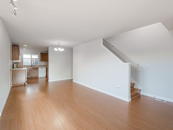 5th image of 514 Van Trump Ave NW