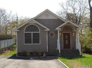 9 Highland Rd, Rocky Point, NY 11778