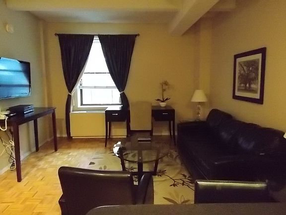 4th image of 150 W 51st St APT 1006