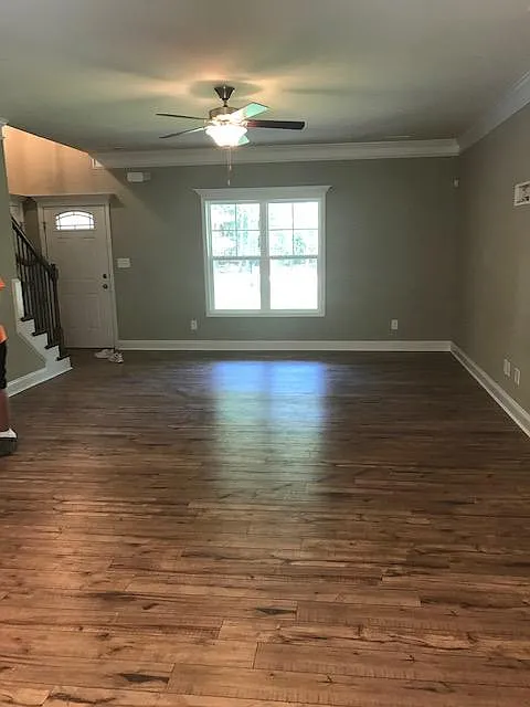 3 bed, 2.5 bath, 1852 sqft, $2,200 — Photo 2