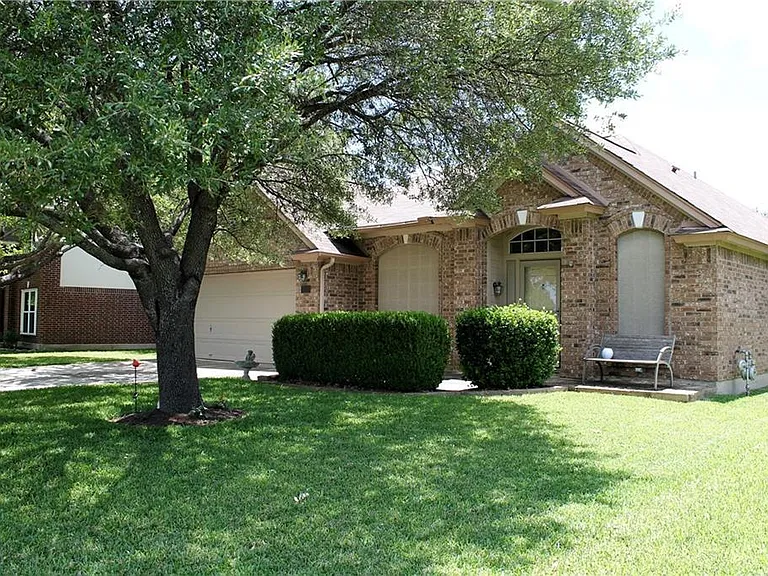 17820 Park Valley Dr — Photo 2