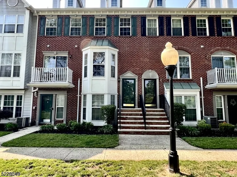 209 Strull Ct — Photo 1