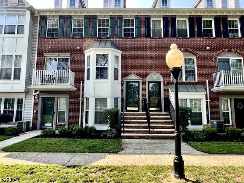 1st image of 209 Strull Ct
