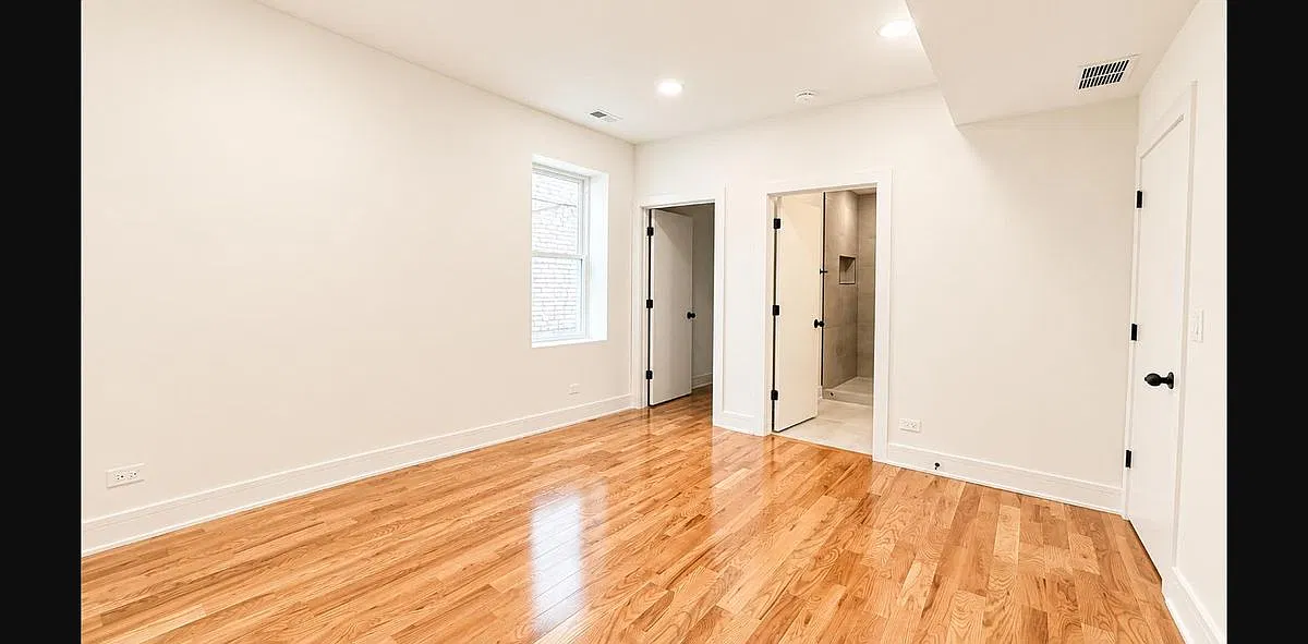 3136 N Ridgeway Ave — Photo 4