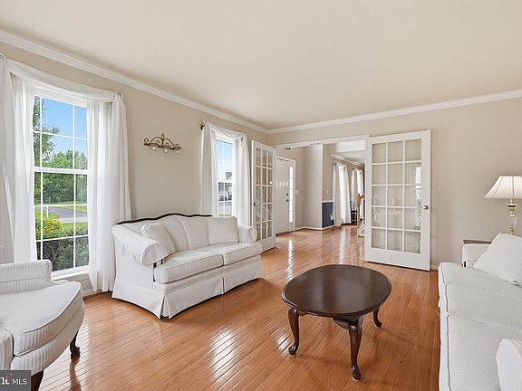4th image of 57 Eaton Pl