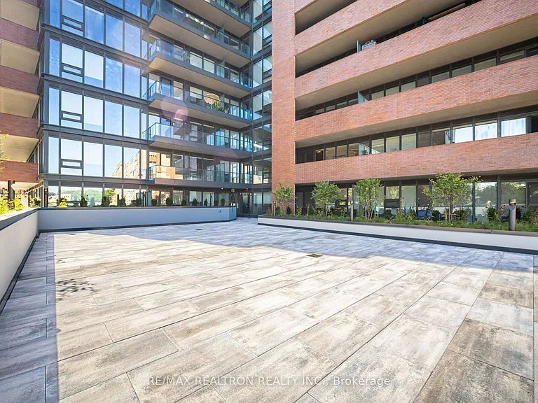 2525 Bathurst St #202 — Photo 22