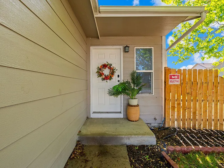 580 Upton Dr — Photo 6
