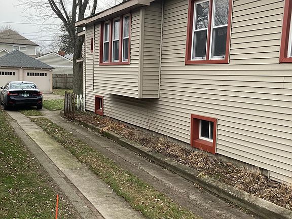 3rd image of 404 Fairgrove Ave