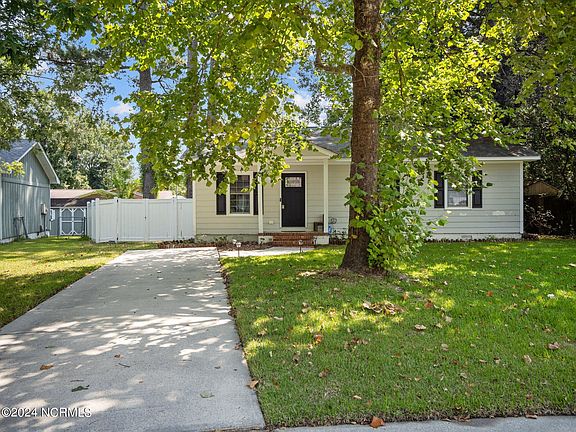 4th image of 11 Lakewood Court
