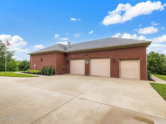 3rd image of 75 Magnolia Ct