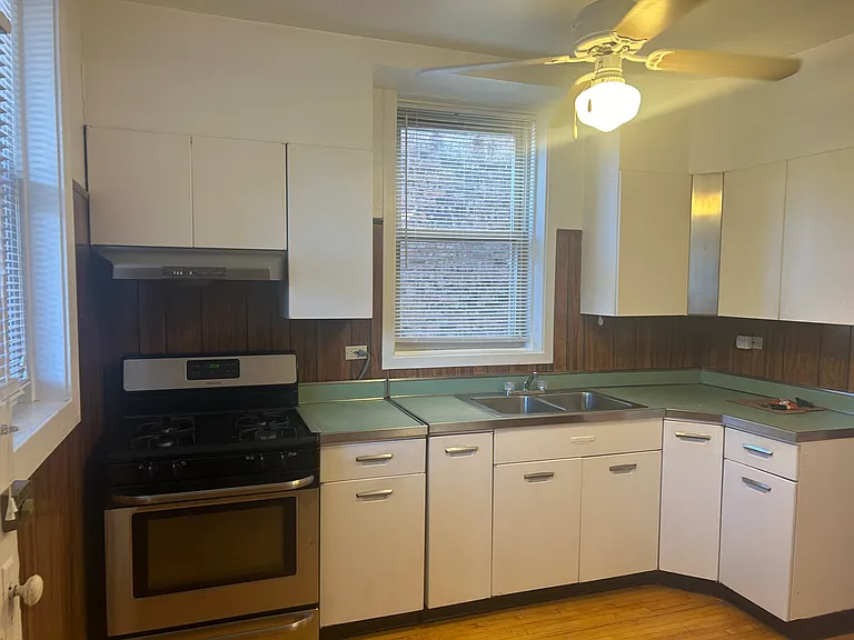 2025 W Berwyn Ave #2 — Photo 7