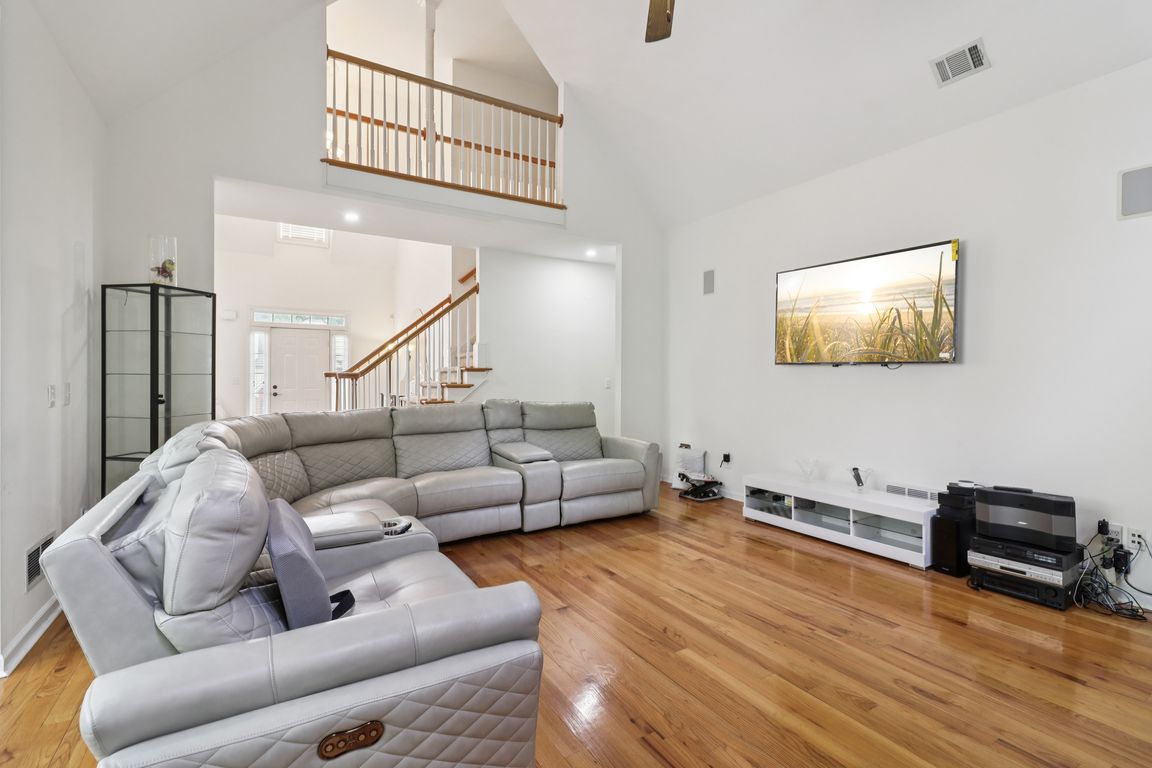 Thornecreek Dr-1306-009.jpg