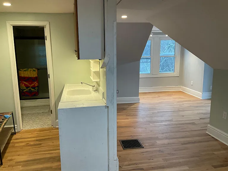 209 Franklin Ave #3 — Photo 5