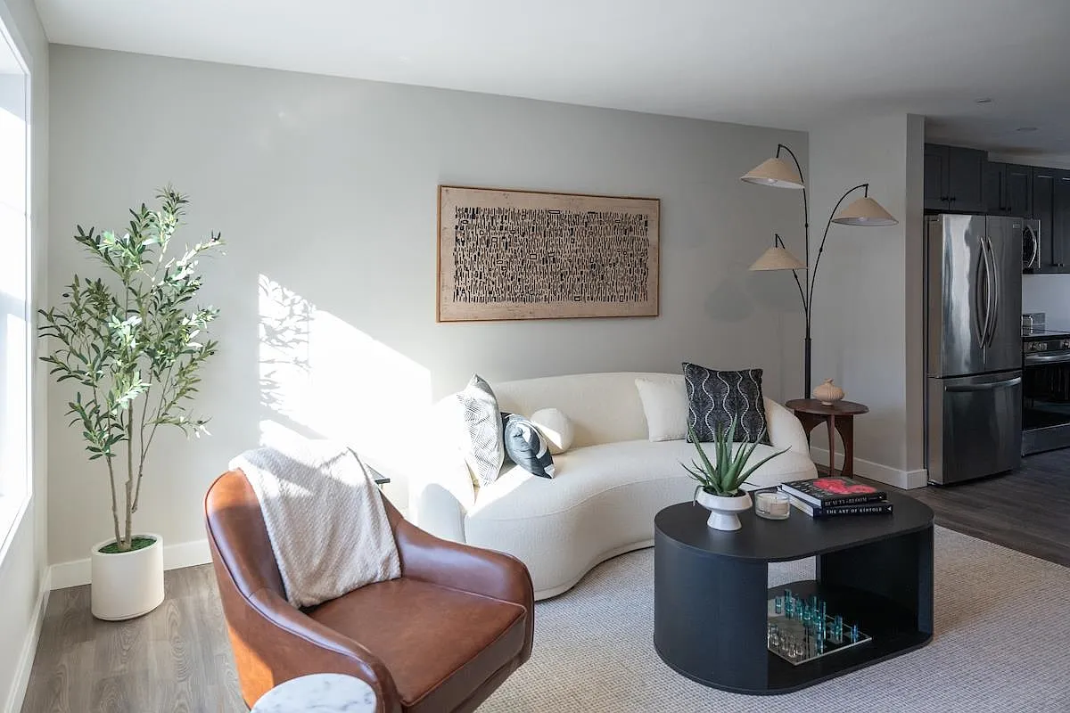 3 bed, 2.0 bath, 1392 sqft, $3,100 — Photo 3
