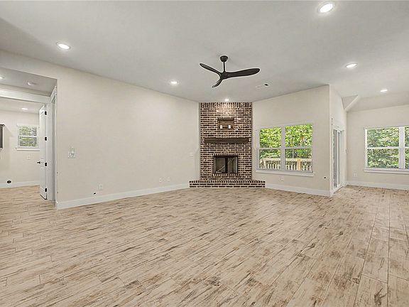 4th image of 29 Stirling Ln