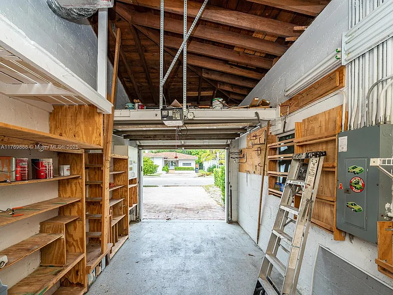 9441 Byron Ave — Photo 47