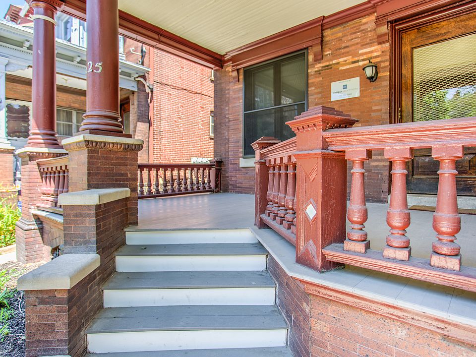 2nd image of 4625 Spruce St #14515272