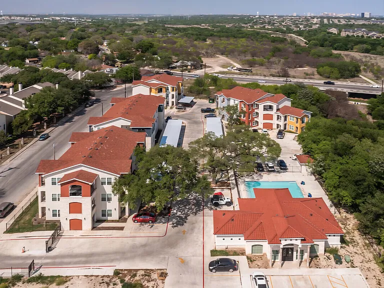 La Marquesa Apartments — Photo 9