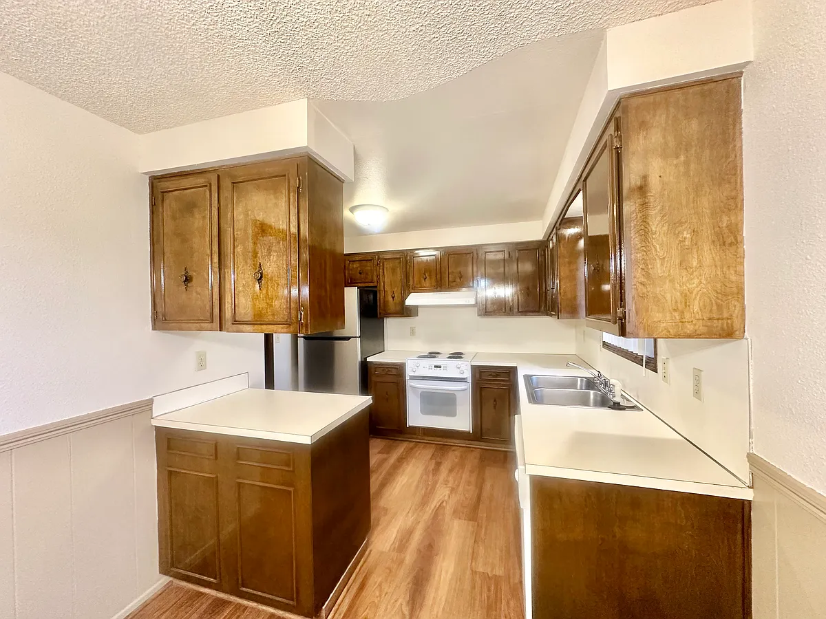 Building Photo - 1837 Meadowlark Dr NE