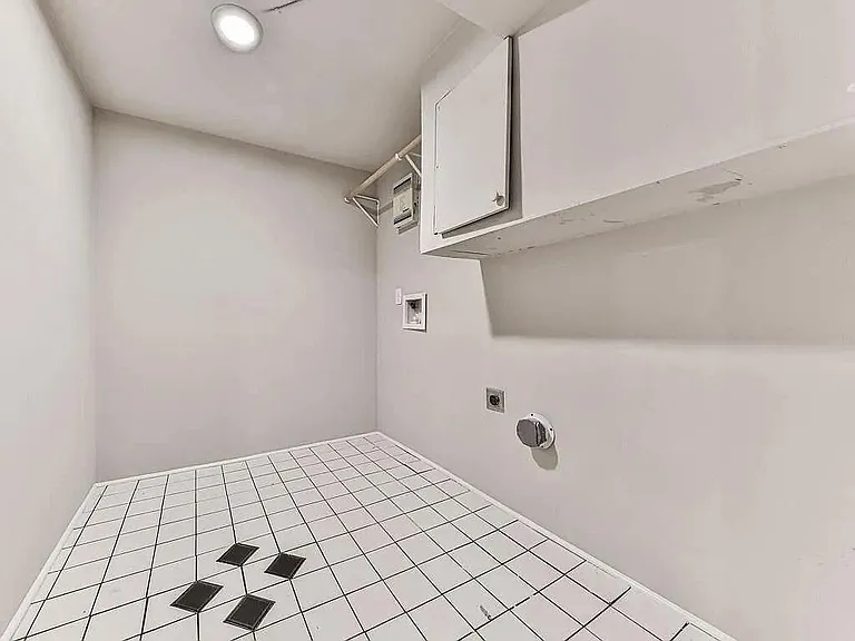 2189 Chartwell Dr — Photo 31