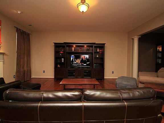 5th image of 4421 Walnut Creek Dr