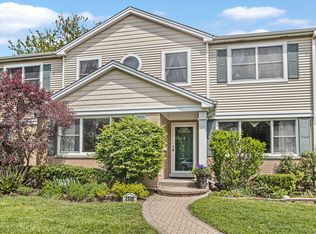 4948 Dobson St, Skokie, IL 60077