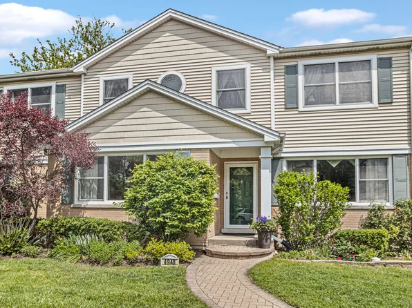 4948 Dobson St, Skokie, IL 60077