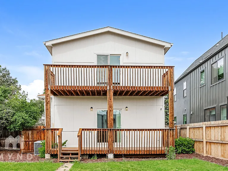 2426 S Acoma St — Photo 23