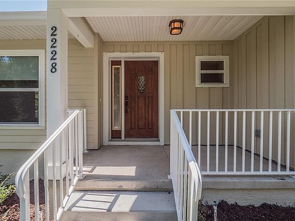 5th image of 2228 Dogwood Cir