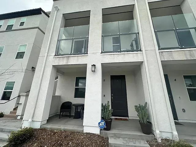 Building Photo - 2044 Luzon Ln #5