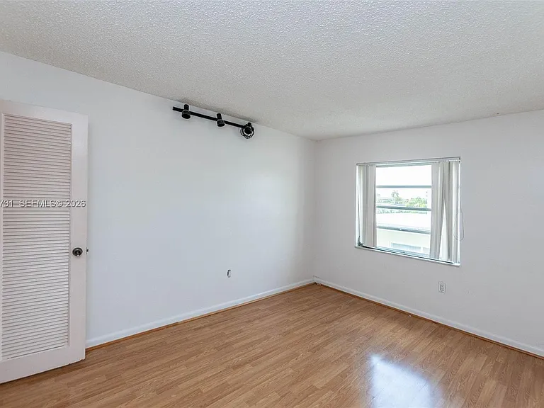 3862 NE 171st St #B — Photo 27