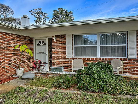 2nd image of 45 Longfellow Cir