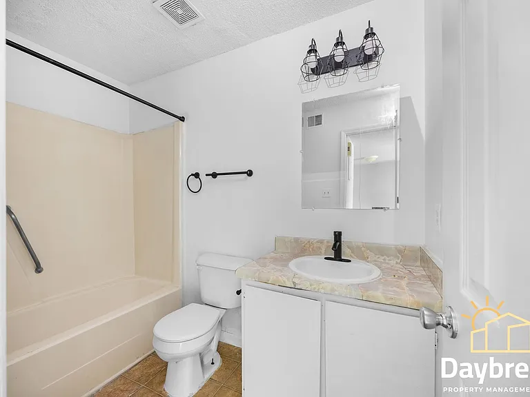 10910 Queen Ann Ct — Photo 4