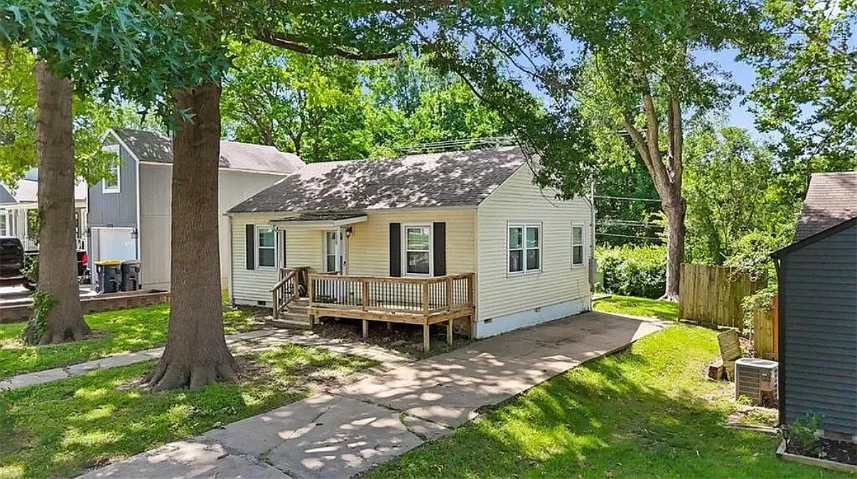 2 bed, 768 sqft, $1,450 — Photo 2