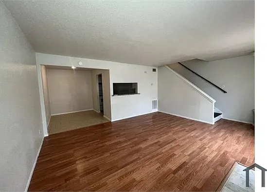 2 bed, 1100 sqft, $1,200 — Photo 3