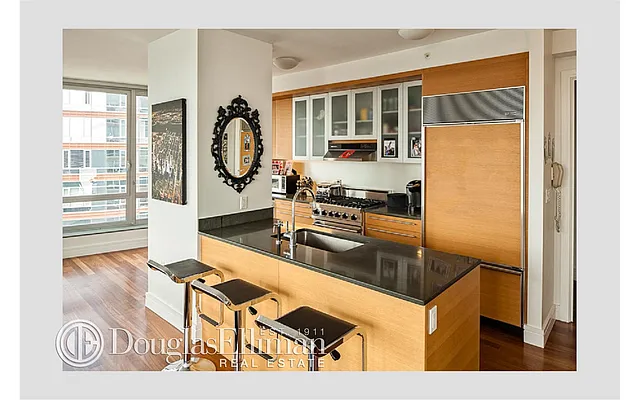 Rented by Douglas Elliman | media 20