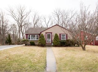 61 School St, Johnston, RI 02919