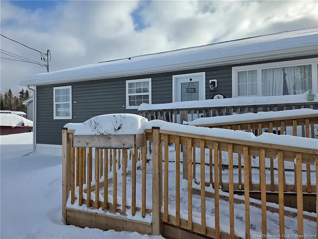 3 bed, 1.0 bath, 1008 sqft, $199,900 — Photo 2