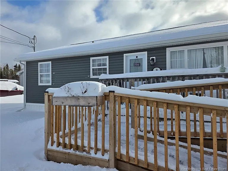 36 Hayward Ln — Photo 2
