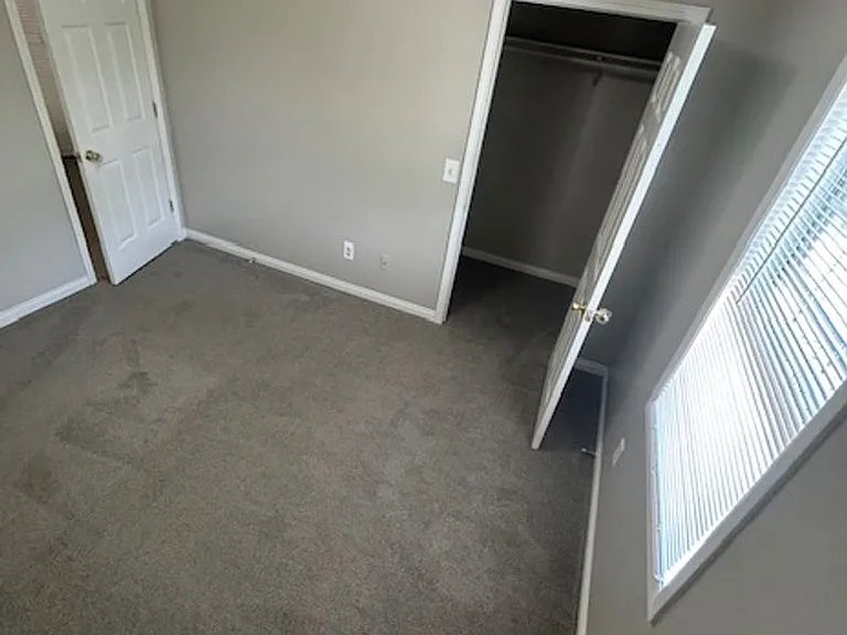 Twin Oaks Apartments — Photo 2