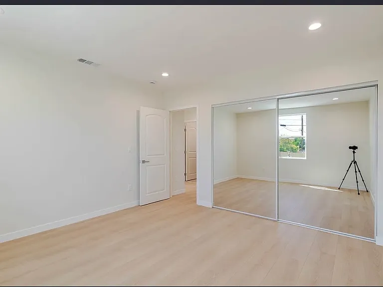 11911 Stagg St — Photo 11